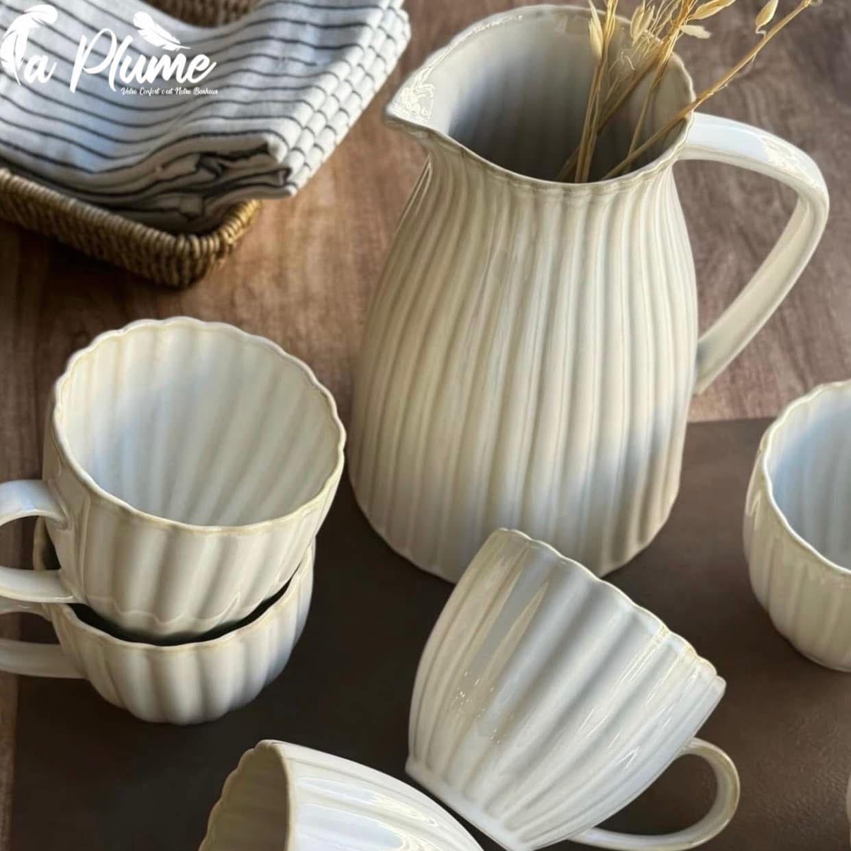 Service à thé en céramique élégant – La Plume