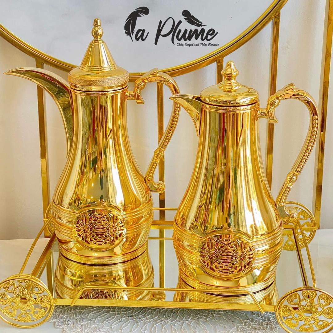 Ensemble doré de cafetières orientales – La Plume