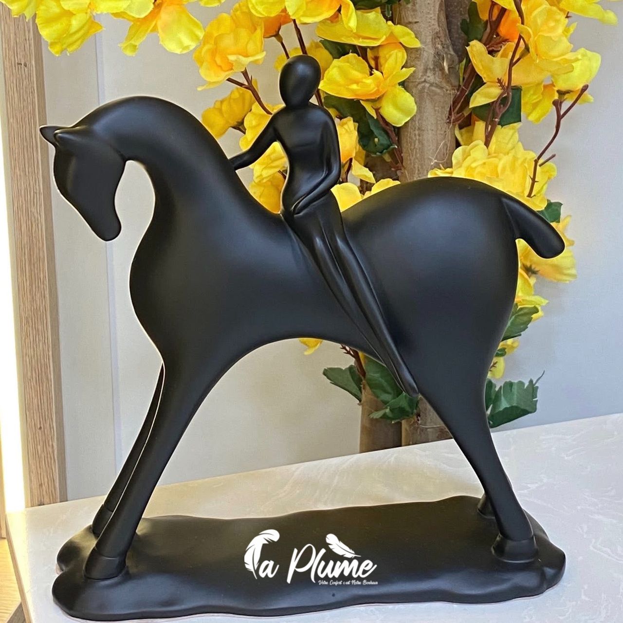 Sculpture équestre moderne noire – La Plume