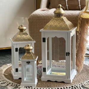 Lanternes décoratives blanches en bois avec dôme ajouré doré