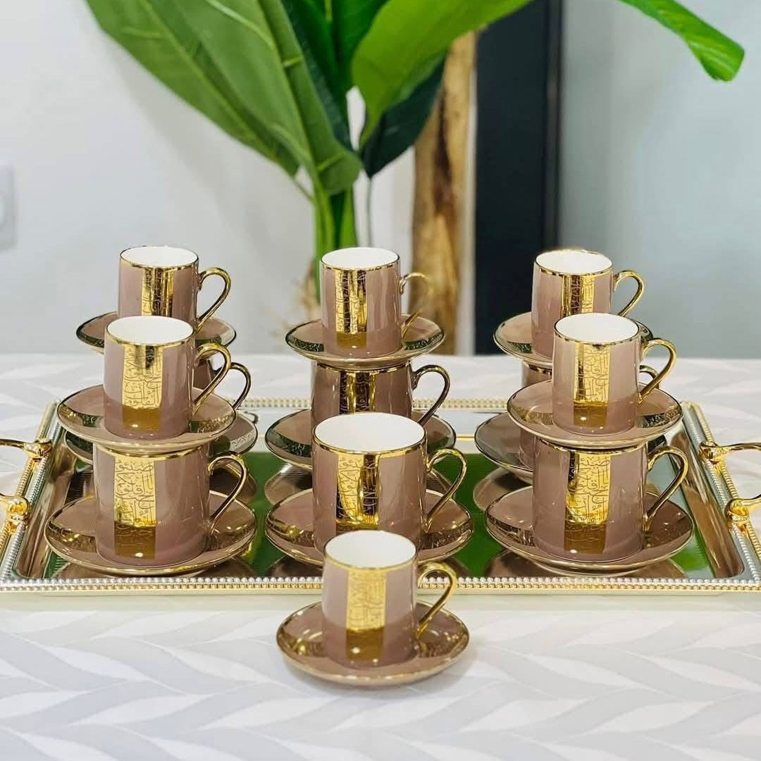 Ensemble élégant de tasses dorées – La Plume