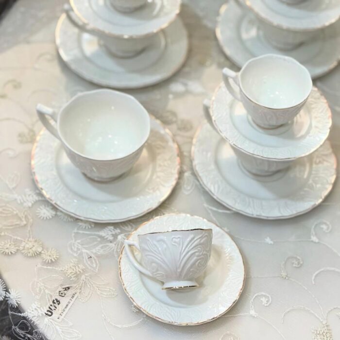 Service à thé élégant en porcelaine – La Plume