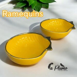 Ramequins jaunes élégants