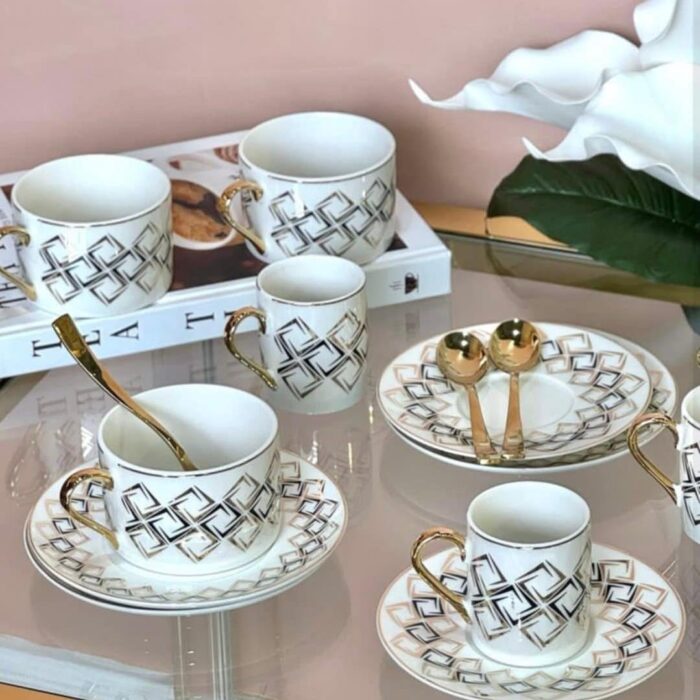 Ensemble de tasses élégantes dorées – La Plume