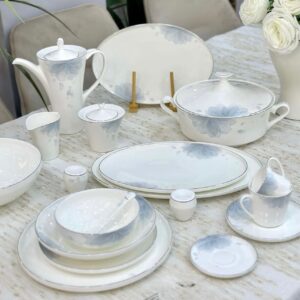 Service de Table 67 Pièces en Porcelaine Fine – Motif Floral Bleu