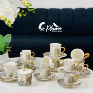 Service à café en porcelaine avec motifs dorés – Élégance moderne