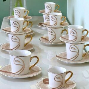 Service à café moderne en porcelaine blanche et dorée