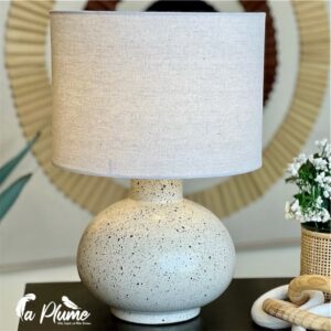 Lampe de table en céramique beige à abat-jour tissu – Style moderne et naturel
