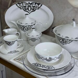 Service de table complet 68 pièces en porcelaine à motifs géométriques
