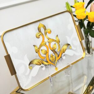 Plateau de service rectangulaire blanc et doré – Motif baroque en relief avec poignées dorées