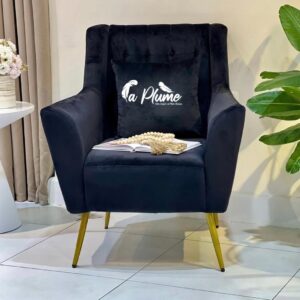Fauteuil en velours noir avec pieds dorés