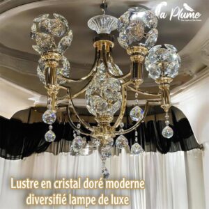 Lustre en cristal doré moderne et luxueux