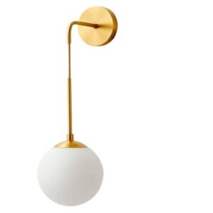 Applique murale élégante en métal doré avec globe en verre opalin