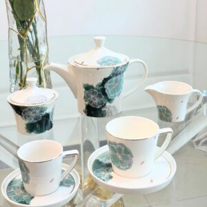 Service à café en porcelaine fine 29 pièces – Fleurs menthe et dorures élégantes