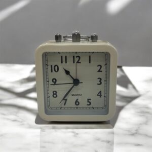 Le Réveil Carré Rétro