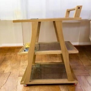 Chariot de Service : L'Élégance du Bois et du Verre