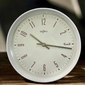 Réveil Rond Alpha : L'Élégance Classique Bicolore