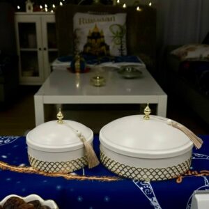 Bonbonnières Rondes En métal Blanc et Doré avec Pompons