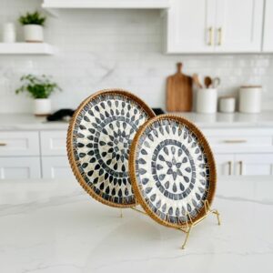 Plateaux en Mosaïque de Nacre et Rotin Tressé