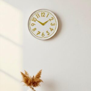 Horloge Murale "Solaire" Élégance et Clarté