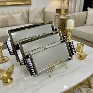 Plateaux de Service : Élégance et Polyvalence