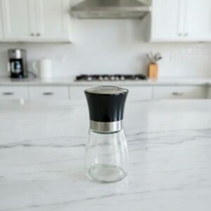 Salière Moderne en Verre et Finition Design