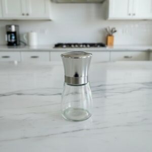 Salière Élégante en Verre et Finition Chromée