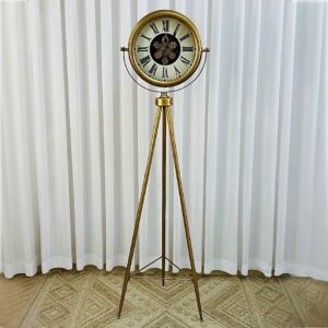 L'Horloge Trépied Dorée Élégance Industrielle