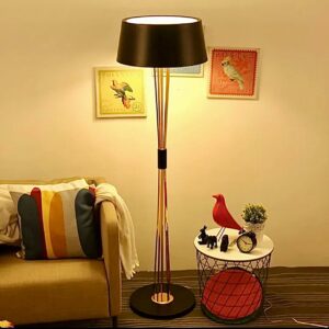 Le lampadaire Sinop : Design Moderne Doré et Noir