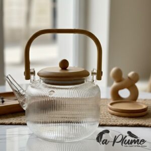 Théière Nordic Élégance en Verre Strié avec Anse Bois