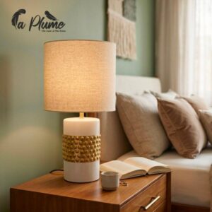 Lampe de table chic à base texturée dorée